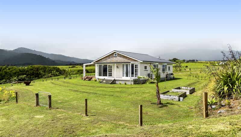 207  Upper Pitone Road, Oakura