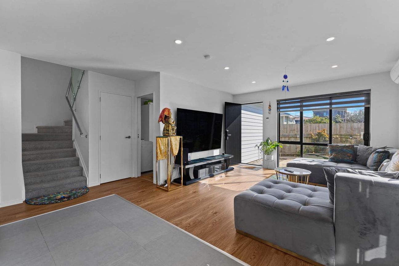 Road Frontage Beauty in Manurewa – Must Sell! - Bild 2