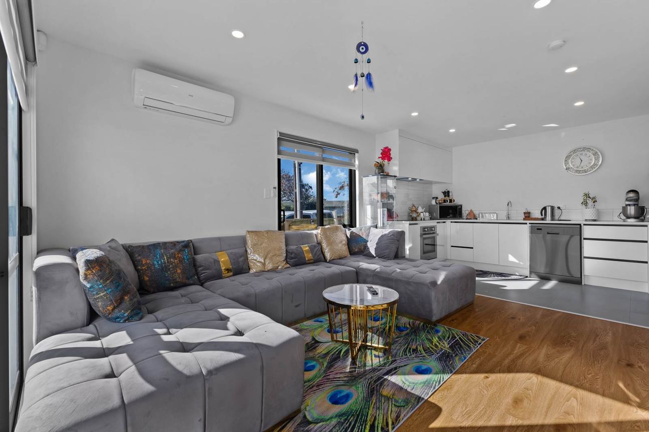 Road Frontage Beauty in Manurewa – Must Sell! - Bild 3