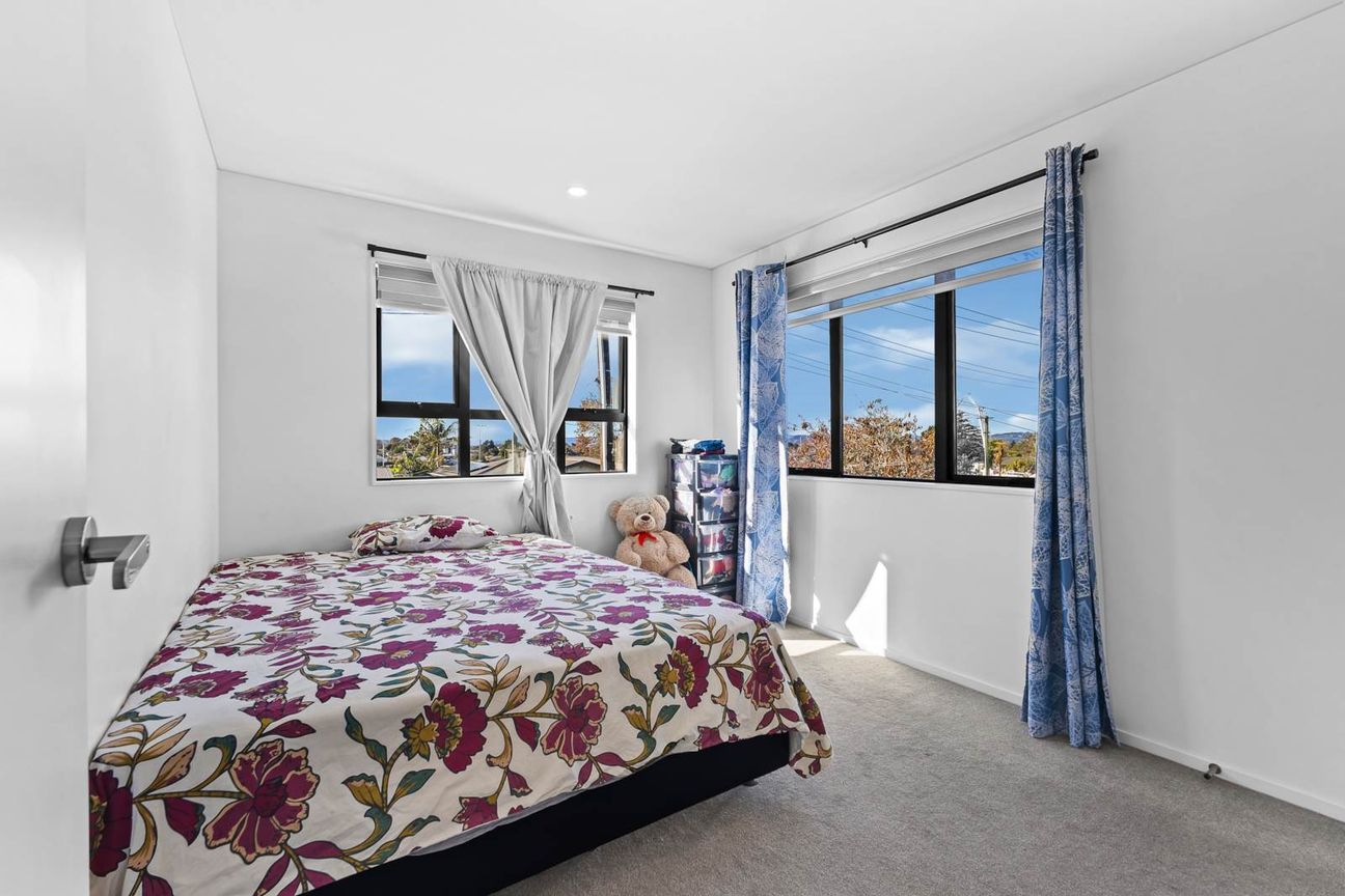 Road Frontage Beauty in Manurewa – Must Sell! - Fler