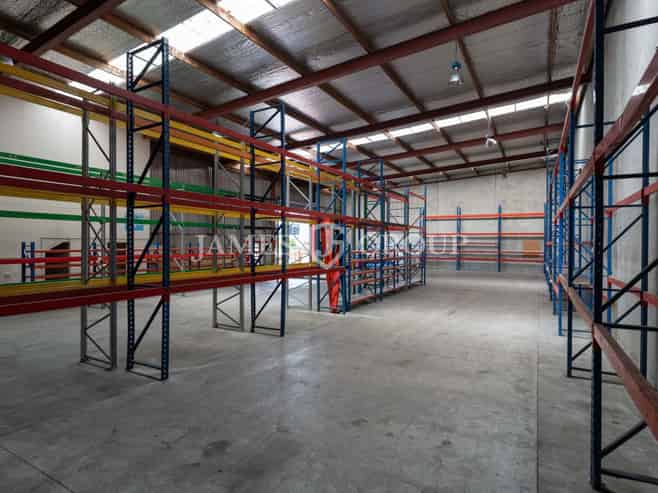 Convenient Container Friendly Near the Airport