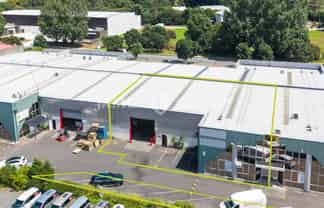 Convenient Container Friendly Near the Airport