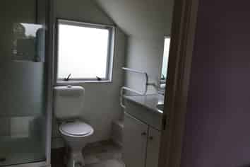 1A Ferryhill Road, Epsom