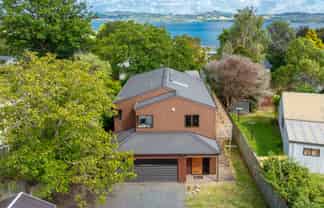 2/11 Kereru Street, Two Mile Bay