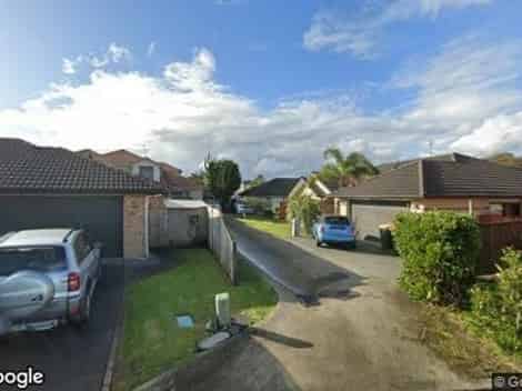 8 Alvre Place, Flat Bush