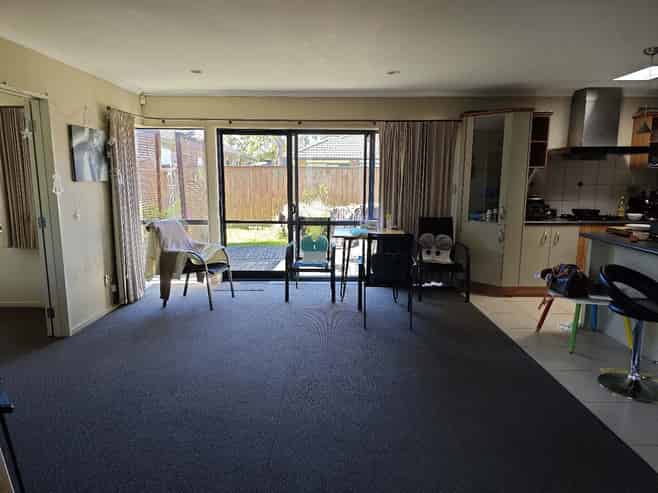 8 Alvre Place, Flat Bush