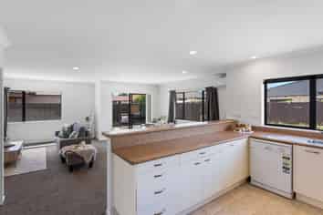 6 Central Park, Paraparaumu Beach