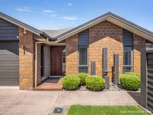 8 Farleigh Close, Huntington