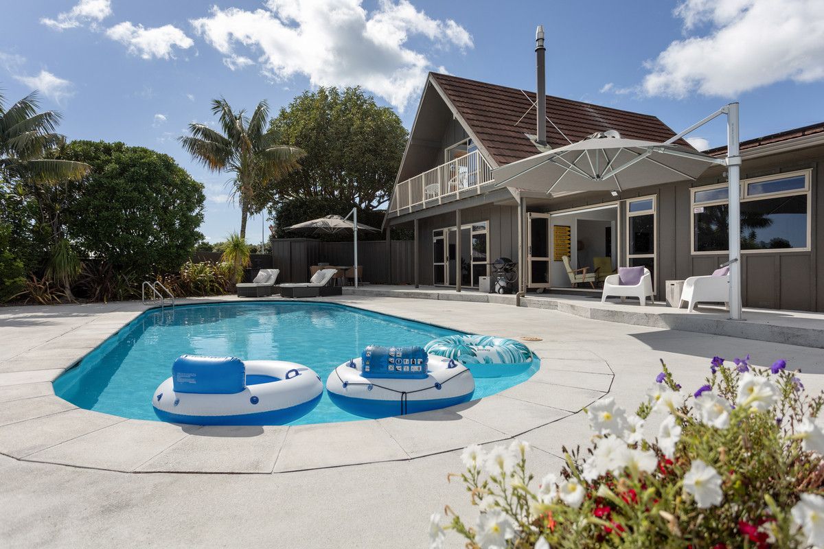 Poolside Living, Motivated Vendors - Aanzicht 2