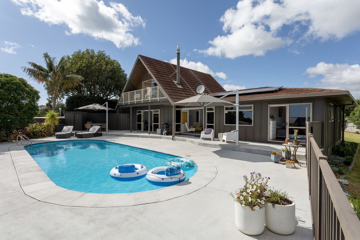 Poolside Living, Motivated Vendors - Aanzicht 4