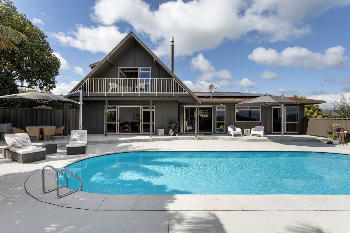 Poolside Living, Motivated Vendors - Aanzicht 3