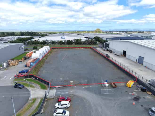 5,000sqm Secure Yard with Power & Water