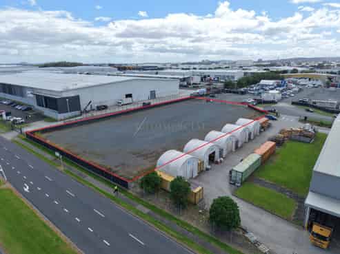 5,000sqm Secure Yard with Power & Water