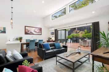 2-30B Kempthorne Crescent, Mission Bay