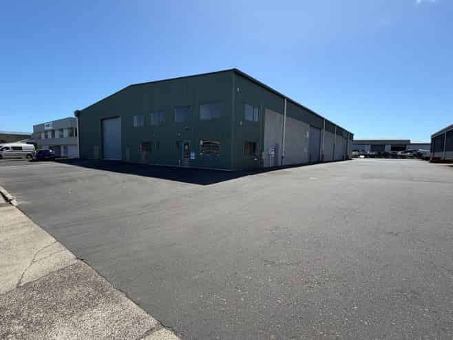 Modern warehouse central Mount 