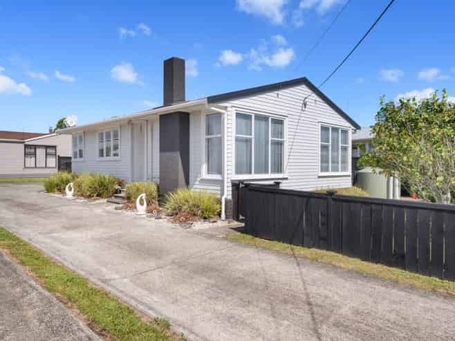 22 Kirrie Avenue, Te Atatu South