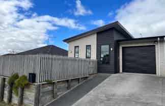 4 Rocky Road, Huntington