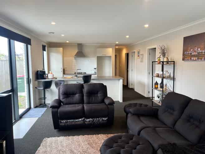 4 Rocky Road, Huntington