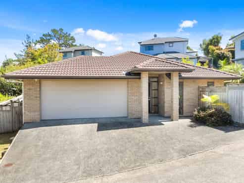 8 Carol Lee Place, Albany Heights