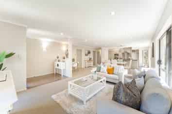 8 Carol Lee Place, Albany