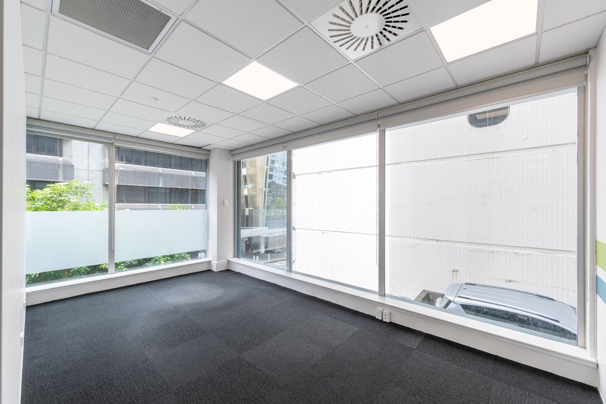 Ground floor office plus storage - Mehr