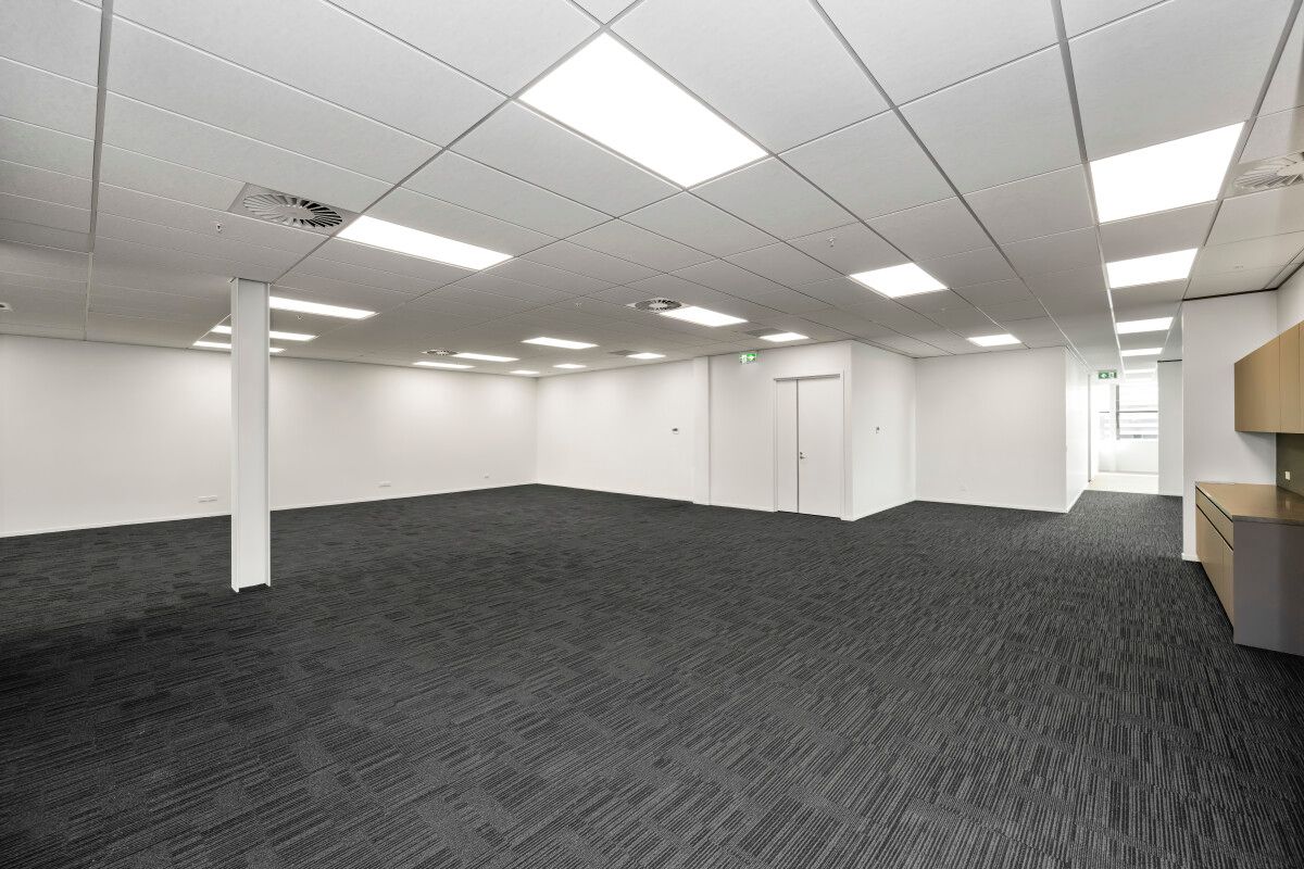 Newly Fitted Road Front Office - Cost Effective - Όψη 3