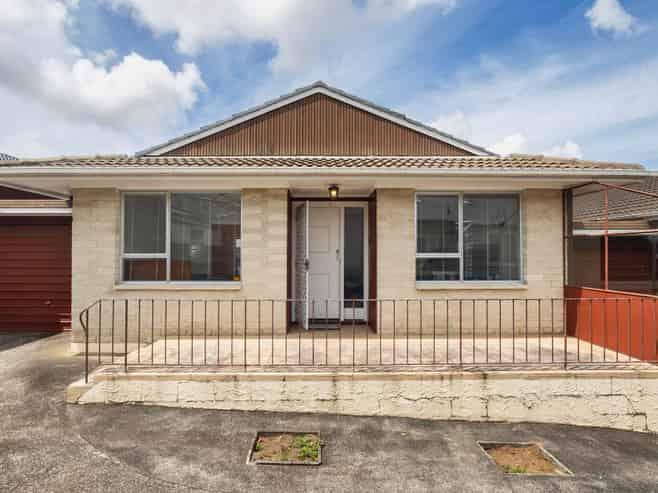 2/110 Richardson Road, Mount Albert