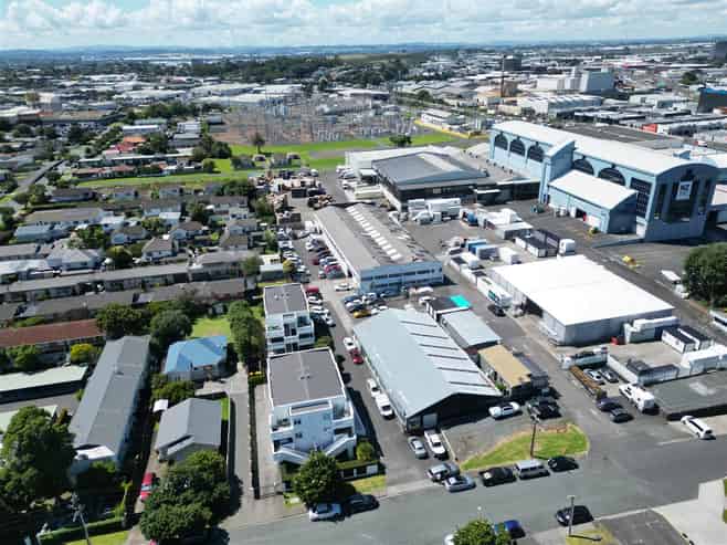 CBRE | Versatile Ellerslie Warehouse & Yard