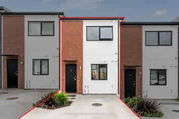 6/18 Kaimai Avenue, Massey