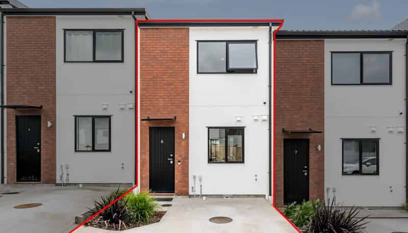 6/18 Kaimai Avenue, Massey