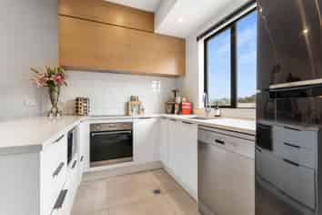 6/18 Kaimai Avenue, Massey