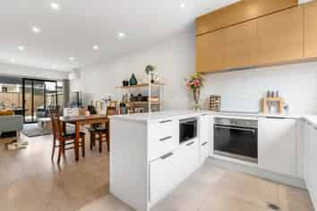 6/18 Kaimai Avenue, Massey