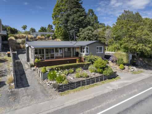 6 Cathedral Drive, Manapouri