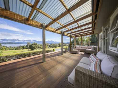 6 Cathedral Drive, Manapouri