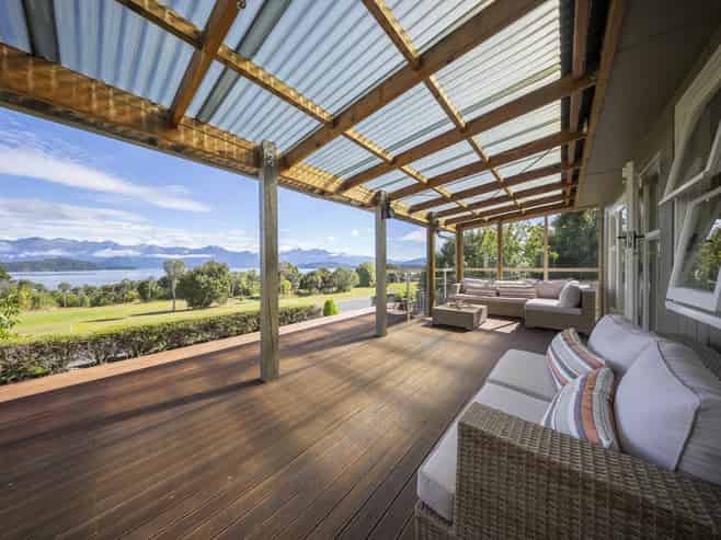 6 Cathedral Drive, Manapouri