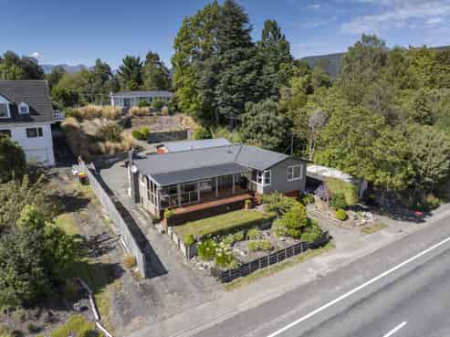 6 Cathedral Drive, Manapouri