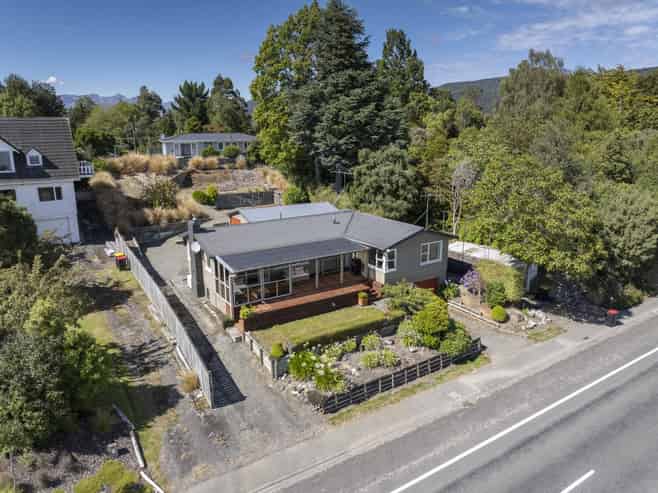 6 Cathedral Drive, Manapouri