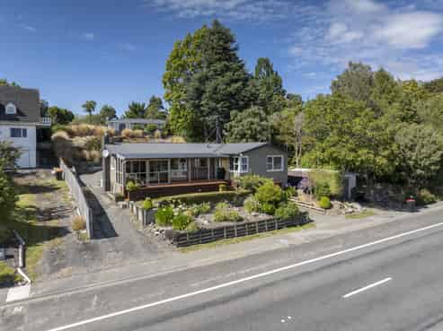6 Cathedral Drive, Manapouri