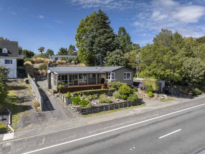 6 Cathedral Drive, Manapouri