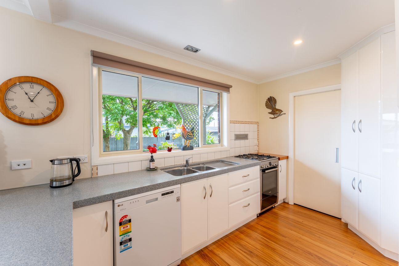 Generous Family Home - Ideal Location - Widok 6