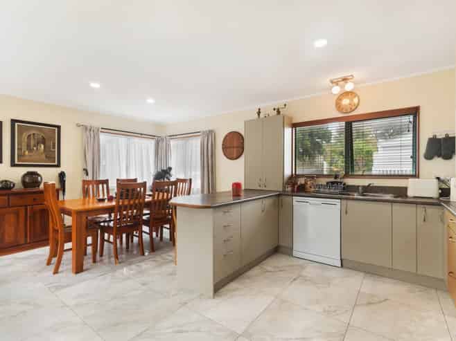 2/6 Wilkinson Way, Browns Bay