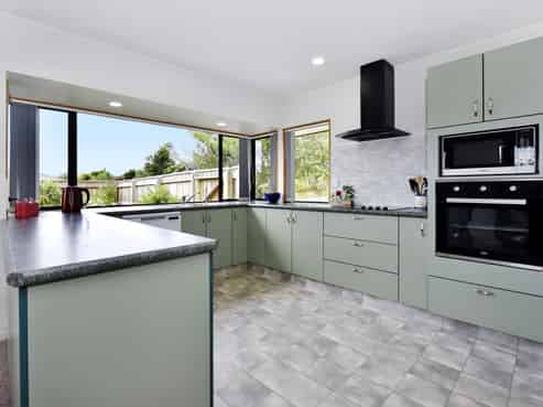 21 Malthouse Crescent, Brightwater