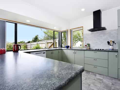 21 Malthouse Crescent, Brightwater