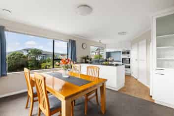 19 Paddington Grove, Karori