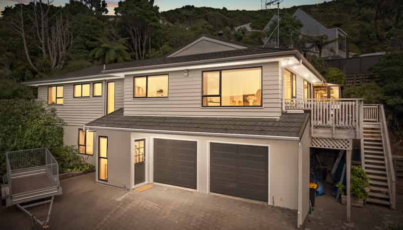 19 Paddington Grove, Karori