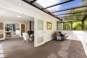 19 Paddington Grove, Karori