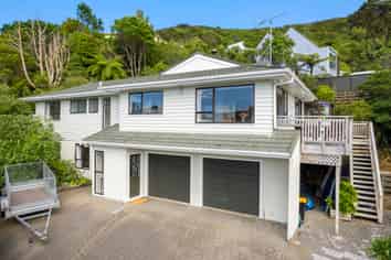 19 Paddington Grove, Karori