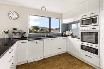 19 Paddington Grove, Karori