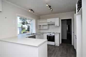 37 Lynmore Drive, Manurewa