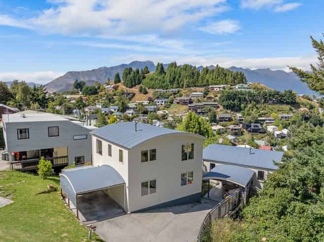 32A Dart Place, Fernhill/Sunshine Bay